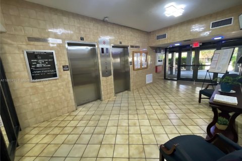 Condominio en alquiler en North Miami, Florida, 53.51 m2 № 1960818 - foto 4