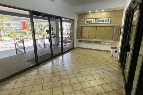 Condominio en alquiler en North Miami, Florida, 53.51 m2 № 1960818 - foto 3