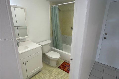 Condominio en alquiler en North Miami, Florida, 53.51 m2 № 1960818 - foto 19