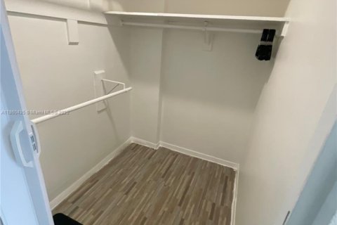 Condominio en alquiler en North Miami, Florida, 53.51 m2 № 1960818 - foto 14