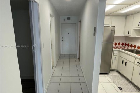 Condominio en alquiler en North Miami, Florida, 53.51 m2 № 1960818 - foto 8