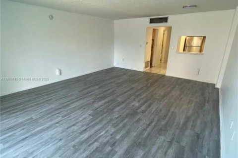 Condominio en alquiler en North Miami, Florida, 53.51 m2 № 1960818 - foto 13