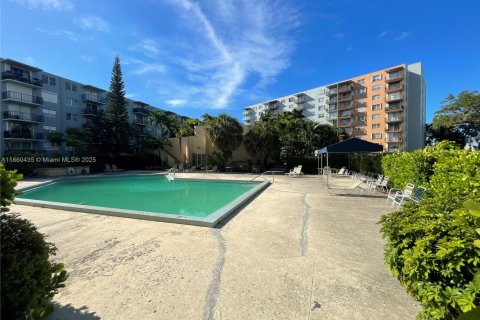 Condominio en alquiler en North Miami, Florida, 53.51 m2 № 1960818 - foto 25