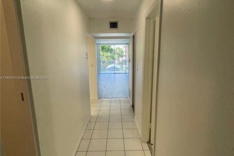 Condominio en alquiler en North Miami, Florida, 53.51 m2 № 1960818 - foto 9