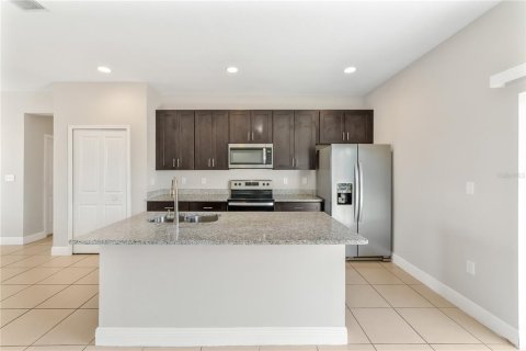 Villa ou maison à vendre à Poinciana, Floride: 4 chambres, 146.79 m2 № 2418916 - photo 9