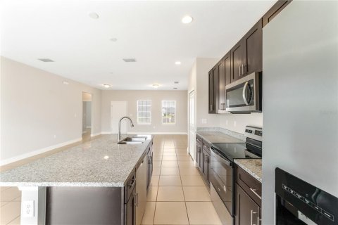 Villa ou maison à vendre à Poinciana, Floride: 4 chambres, 146.79 m2 № 2418916 - photo 8