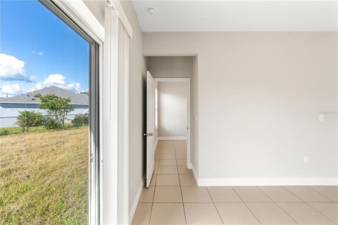 Villa ou maison à vendre à Poinciana, Floride: 4 chambres, 146.79 m2 № 2418916 - photo 12