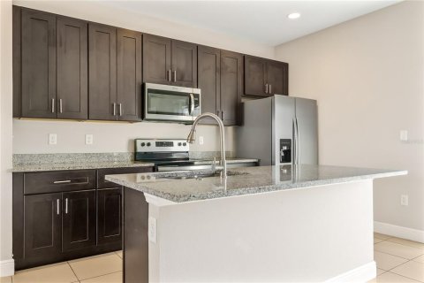 Villa ou maison à vendre à Poinciana, Floride: 4 chambres, 146.79 m2 № 2418916 - photo 10