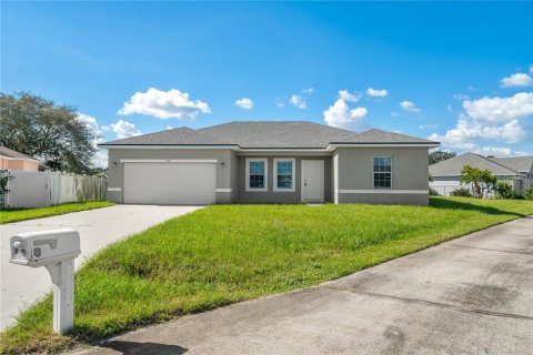 Villa ou maison à vendre à Poinciana, Floride: 4 chambres, 146.79 m2 № 2418916 - photo 2