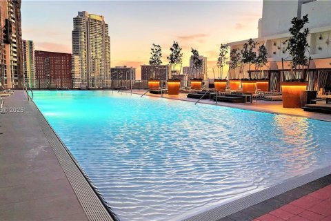 Снять в аренду кондоминиум в Майами, Флорида 2 спальни, 80.64м2, № 1949098 - фото 28