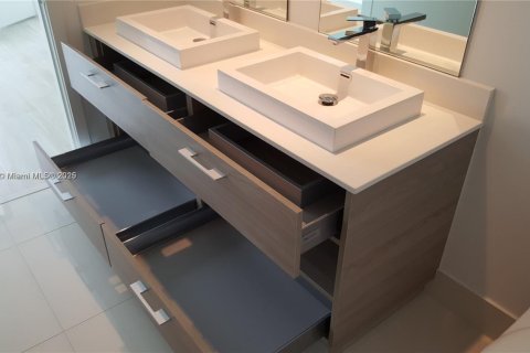 Снять в аренду кондоминиум в Майами, Флорида 2 спальни, 80.64м2, № 1949098 - фото 11