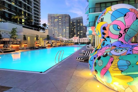 Снять в аренду кондоминиум в Майами, Флорида 2 спальни, 80.64м2, № 1949098 - фото 1