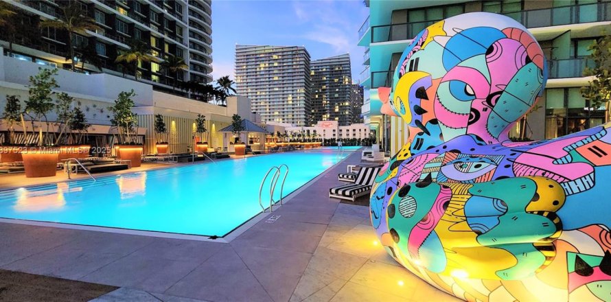 Кондоминиум с 2 спальнями в Майами, Флорида № 1949098