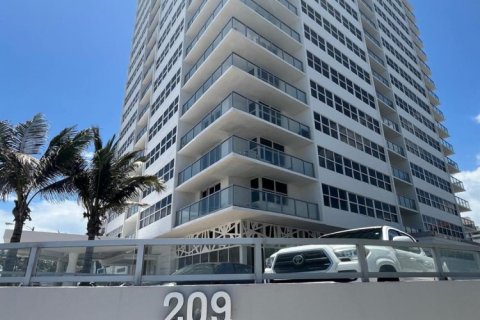 Condominio en alquiler en Fort Lauderdale, Florida, 1 dormitorio, 67.82 m2 № 1141167 - foto 1