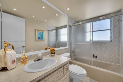Copropriété à vendre à Pompano Beach, Floride: 3 chambres, 129.13 m2 № 1925326 - photo 23