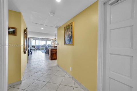 Copropriété à vendre à Pompano Beach, Floride: 3 chambres, 129.13 m2 № 1925326 - photo 3