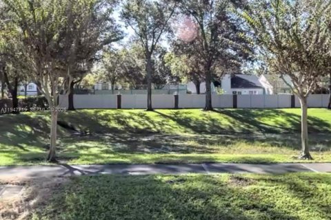 Снять в аренду кондоминиум в Орландо, Флорида 2 спальни, 76.92м2, № 2003861 - фото 2