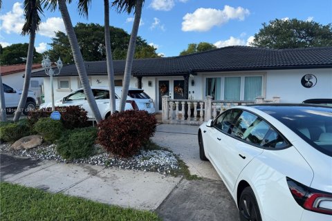 Купить виллу или дом в Майами, Флорида 3 спальни, 269.97м2, № 1972856 - фото 3