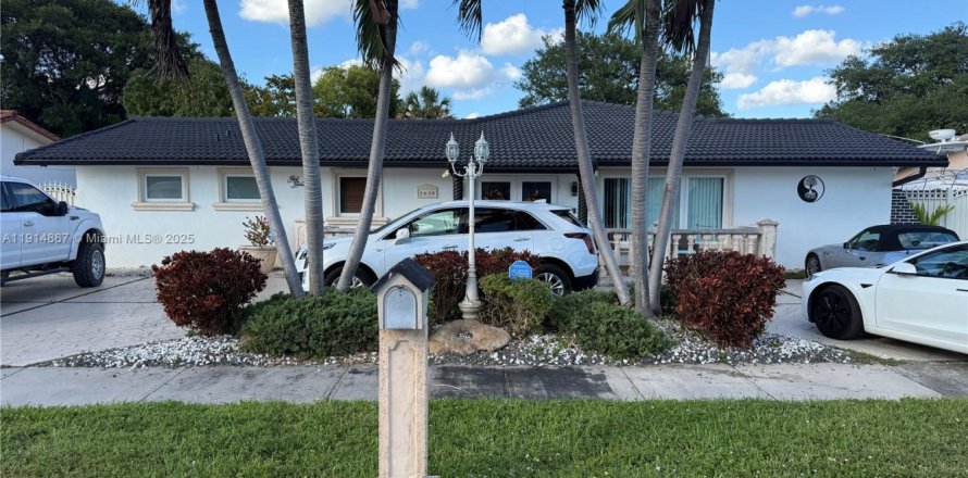 Дом в Майами, Флорида 3 спальни, 269.97м2 № 1972856