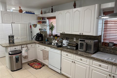 Купить виллу или дом в Майами, Флорида 3 спальни, 269.97м2, № 1972856 - фото 28