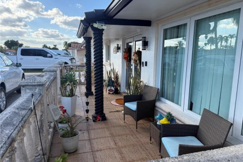 Купить виллу или дом в Майами, Флорида 3 спальни, 269.97м2, № 1972856 - фото 9