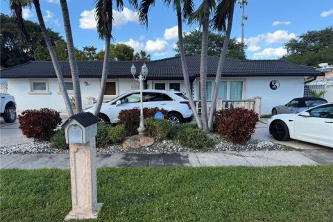 Купить виллу или дом в Майами, Флорида 3 спальни, 269.97м2, № 1972856 - фото 2