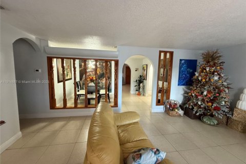 Купить виллу или дом в Майами, Флорида 3 спальни, 269.97м2, № 1972856 - фото 18