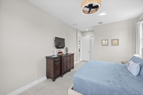 House in Port St. Lucie, Florida 3 bedrooms, 237.27 sq.m. № 2399759 - photo 14