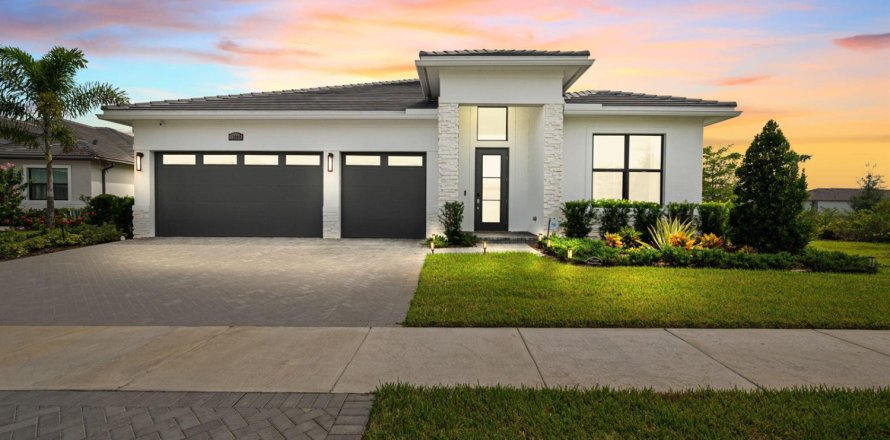 House in Port St. Lucie, Florida 3 bedrooms, 237.27 sq.m. № 2399759