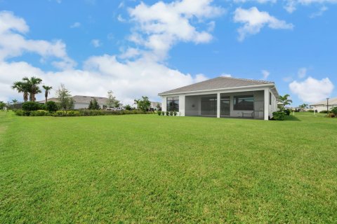 House in Port St. Lucie, Florida 3 bedrooms, 237.27 sq.m. № 2399759 - photo 30