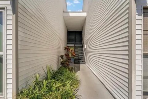 Condo in Tarpon Springs, Florida, 2 bedrooms № 2210079 - photo 4