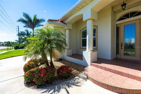 House in Punta Gorda, Florida 3 bedrooms, 207.73 sq.m. № 1847885 - photo 4