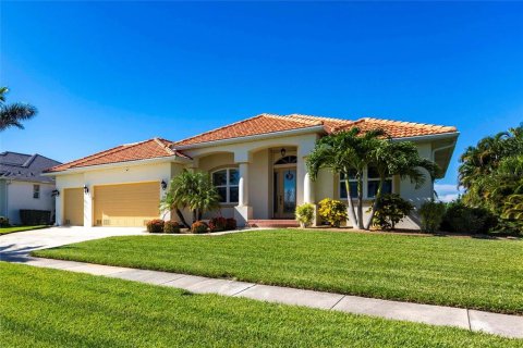House in Punta Gorda, Florida 3 bedrooms, 207.73 sq.m. № 1847885 - photo 3