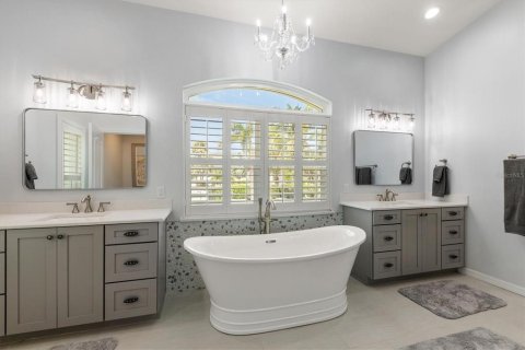House in Englewood, Florida 5 bedrooms, 423.63 sq.m. № 1909488 - photo 24
