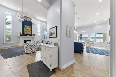 House in Englewood, Florida 5 bedrooms, 423.63 sq.m. № 1909488 - photo 10