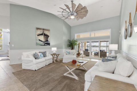 House in Englewood, Florida 5 bedrooms, 423.63 sq.m. № 1909488 - photo 8