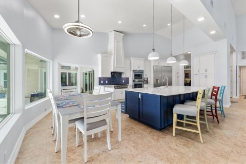 House in Englewood, Florida 5 bedrooms, 423.63 sq.m. № 1909488 - photo 13
