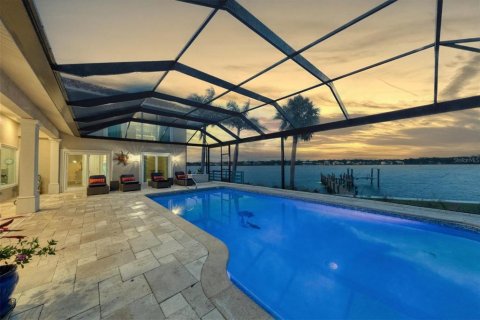 House in Englewood, Florida 5 bedrooms, 423.63 sq.m. № 1909488 - photo 1