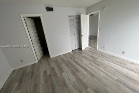 Condo in Miramar, Florida, 2 bedrooms  № 1994810 - photo 5