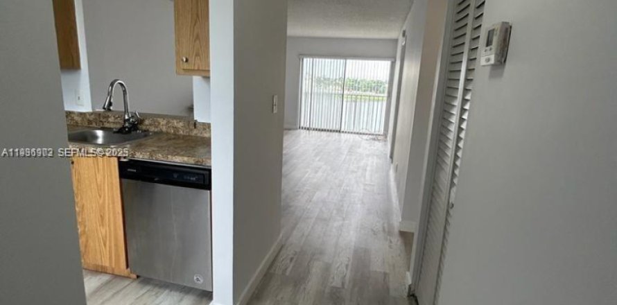 Condo in Miramar, Florida, 2 bedrooms  № 1994810