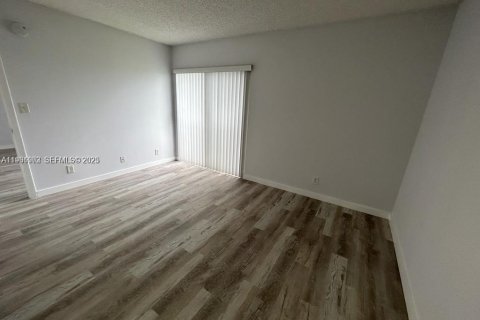 Condo in Miramar, Florida, 2 bedrooms  № 1994810 - photo 7