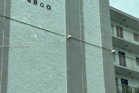 Condo in Miramar, Florida, 2 bedrooms  № 1994810 - photo 14