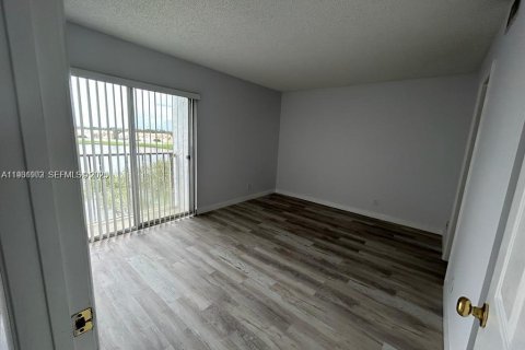 Condo in Miramar, Florida, 2 bedrooms  № 1994810 - photo 6