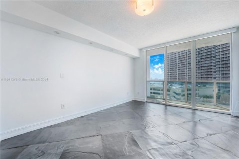 Condominio en venta en North Bay Village, Florida, 2 dormitorios, 108.79 m2 № 1329100 - foto 10