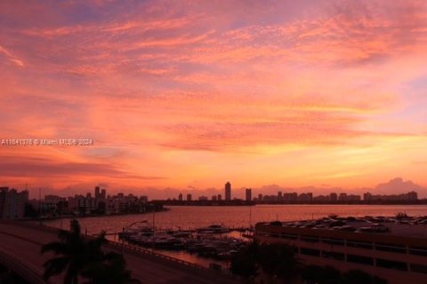Condominio en venta en North Bay Village, Florida, 2 dormitorios, 108.79 m2 № 1329100 - foto 23