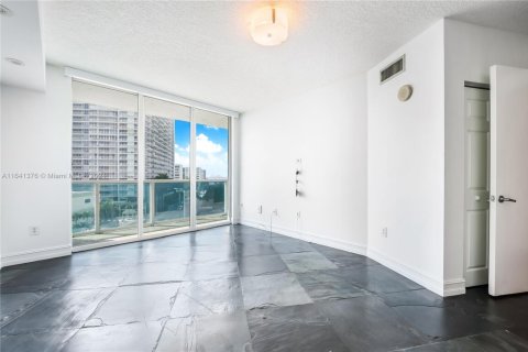 Condominio en venta en North Bay Village, Florida, 2 dormitorios, 108.79 m2 № 1329100 - foto 11