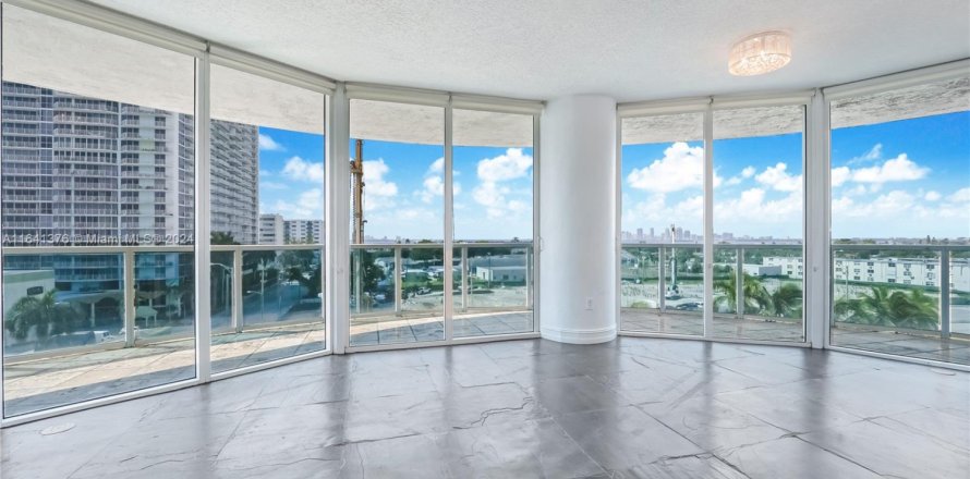Condominio en North Bay Village, Florida, 2 dormitorios  № 1329100