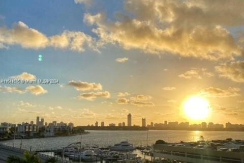 Condominio en venta en North Bay Village, Florida, 2 dormitorios, 108.79 m2 № 1329100 - foto 18