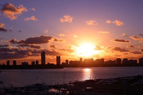 Condominio en venta en North Bay Village, Florida, 2 dormitorios, 108.79 m2 № 1329100 - foto 17