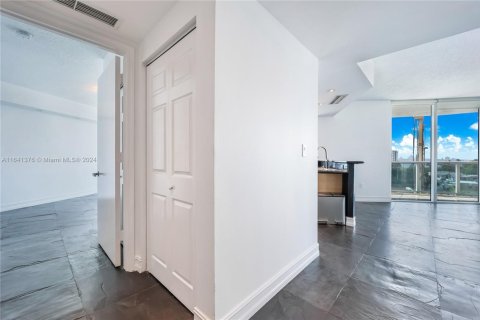 Condominio en venta en North Bay Village, Florida, 2 dormitorios, 108.79 m2 № 1329100 - foto 9